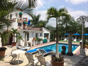 Hotel Bajo El Volcan